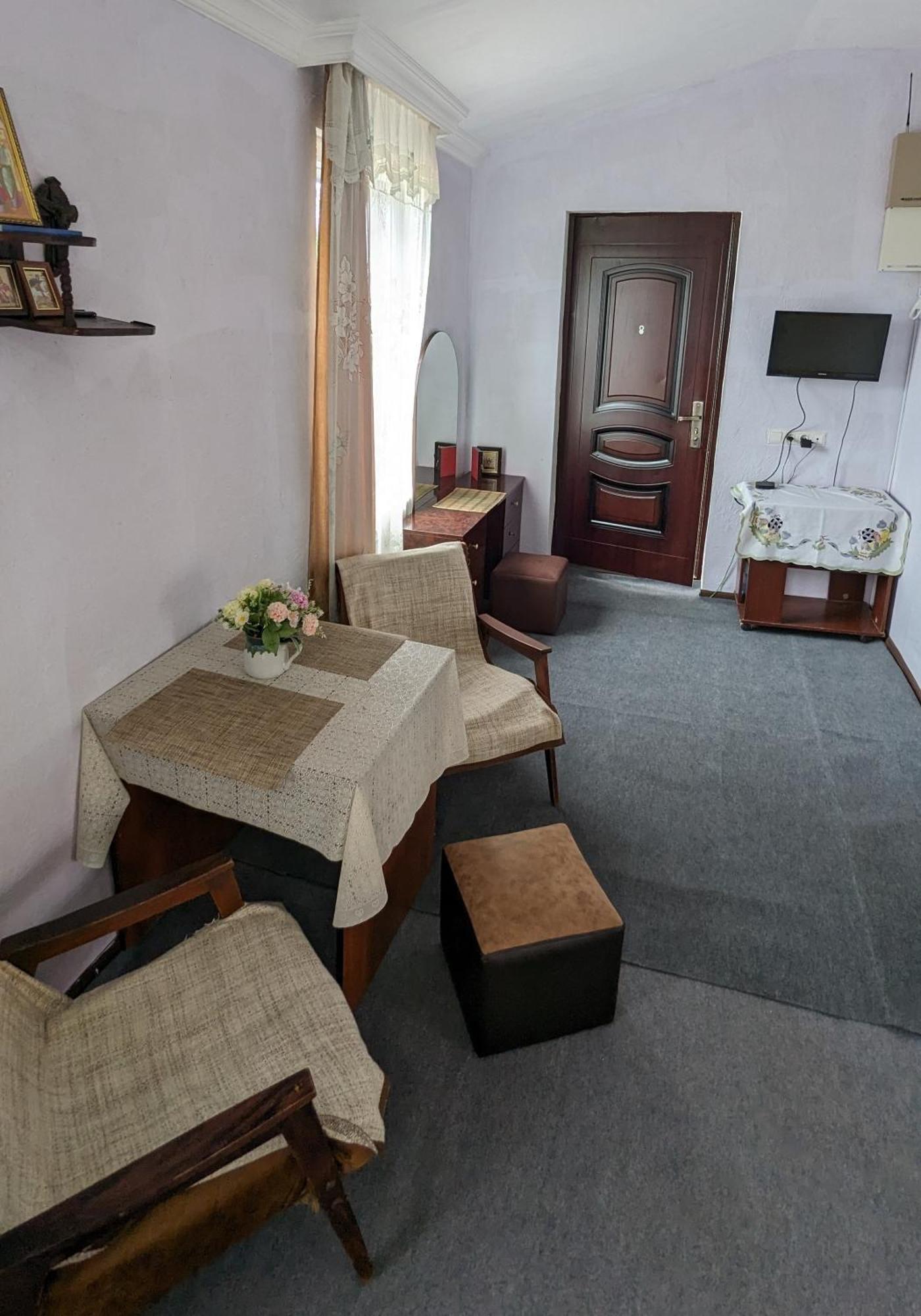 Mano'S Guest House 코불레티 외부 사진