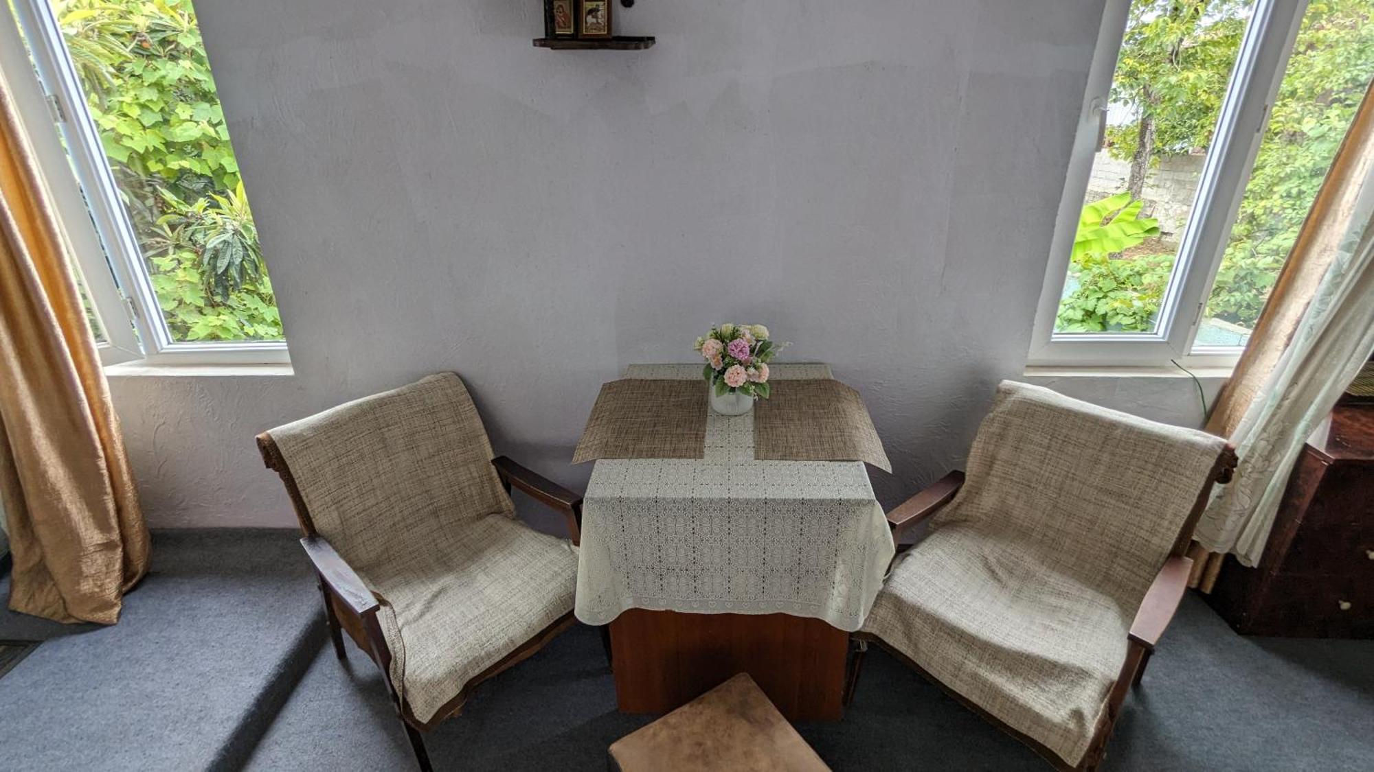 Mano'S Guest House 코불레티 외부 사진