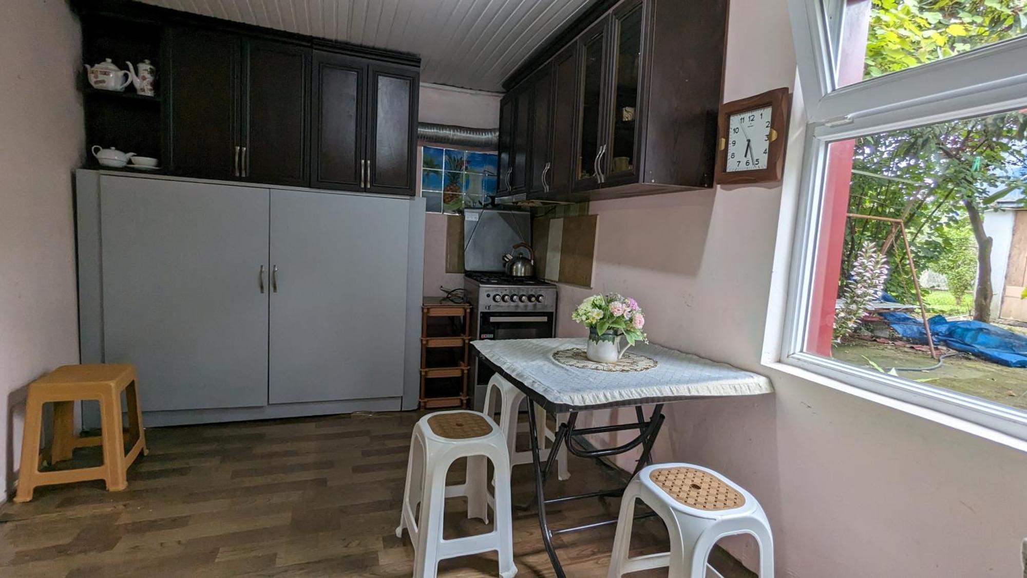 Mano'S Guest House 코불레티 외부 사진